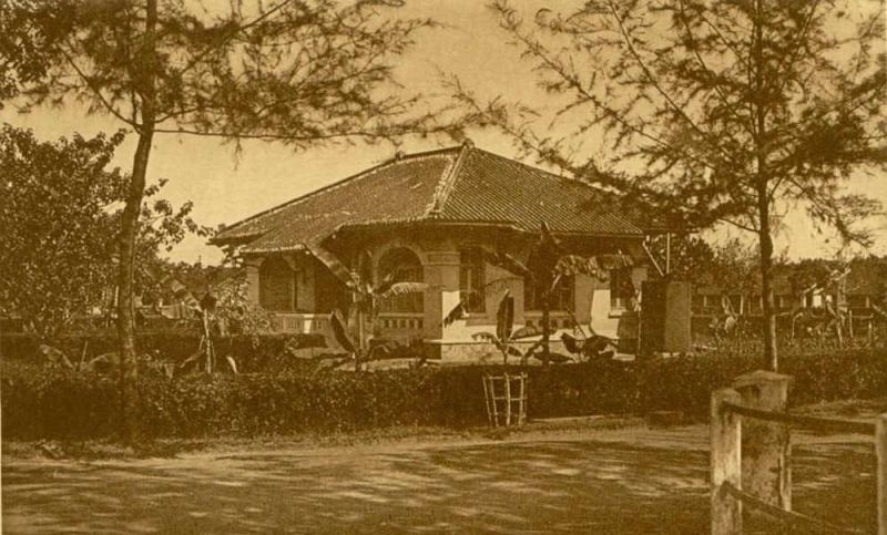 Tập tin:1748207980-788778-13476480-n07-36887382204-go-cong-xua-1.jpg