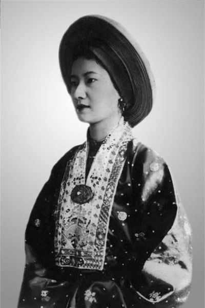 Tập tin:Nam Phuong empress of Vietnam.jpg