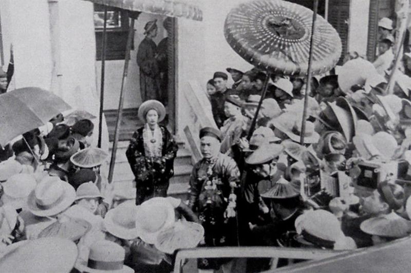 Tập tin:Anh-cuc-quy-ve-ve-dep-tuyet-sac-cua-nam-phuong-hoang-hau-Hinh-5.jpg