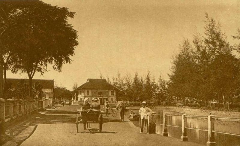 Tập tin:1748207980-809090-13476480-n07-36887396194-go-cong-xua-1.jpg