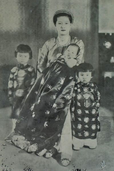 Tập tin:Anh-cuc-quy-ve-ve-dep-tuyet-sac-cua-nam-phuong-hoang-hau-Hinh-10.jpg