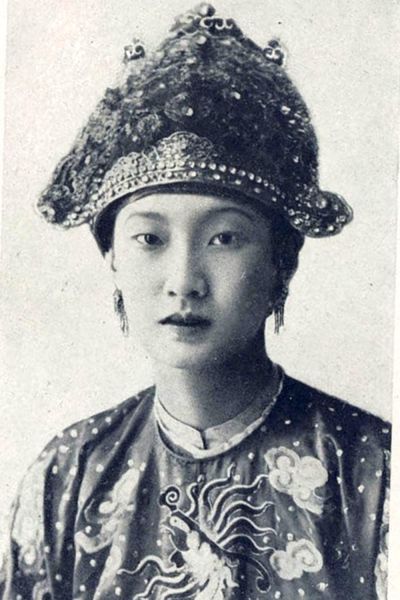 Tập tin:Anh-cuc-quy-ve-ve-dep-tuyet-sac-cua-nam-phuong-hoang-hau-Hinh-6.jpg