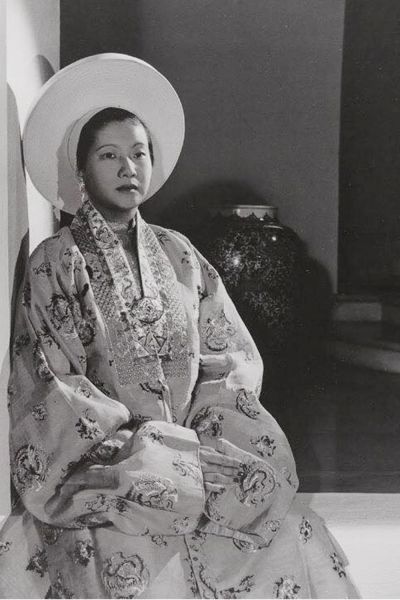 Tập tin:Anh-cuc-quy-ve-ve-dep-tuyet-sac-cua-nam-phuong-hoang-hau-Hinh-8.jpg