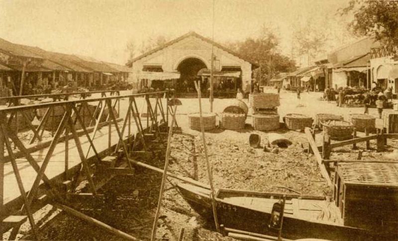 Tập tin:1748207980-750725-13476480-n07-36887382164-cho-dinh-ngoi-cho-cua-lang-dong-son-tinh-go-cong-1.jpg