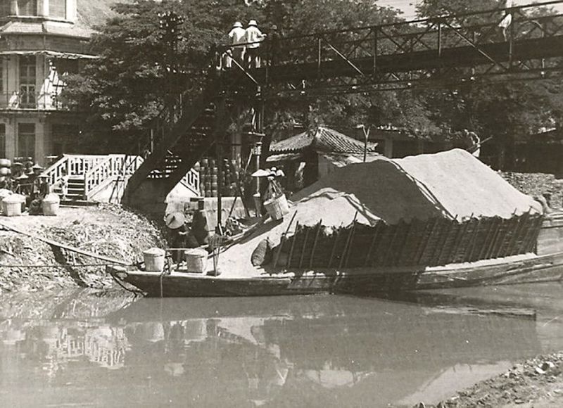 Tập tin:Dechargement-du-paddy-a-cholon-b.jpg